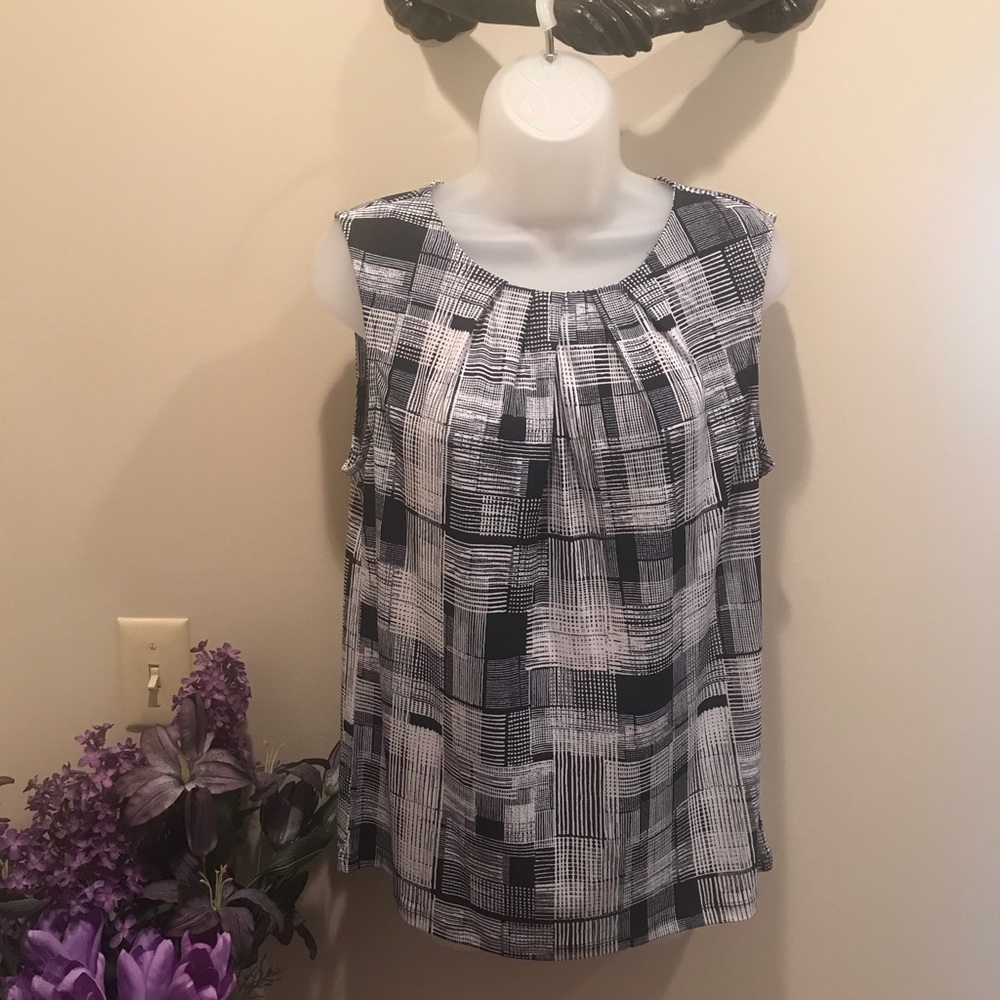 Jones New York Sleeveless Navy/White Top Size S